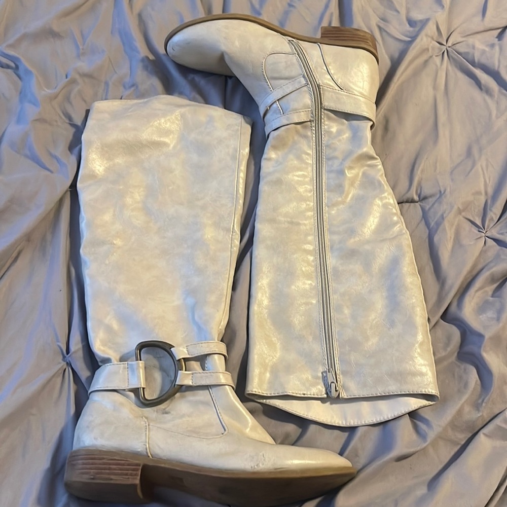 Boots. Size S (6-7)